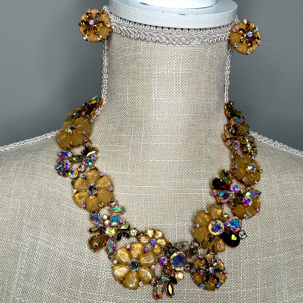 Floral gold Necklace and earrings.